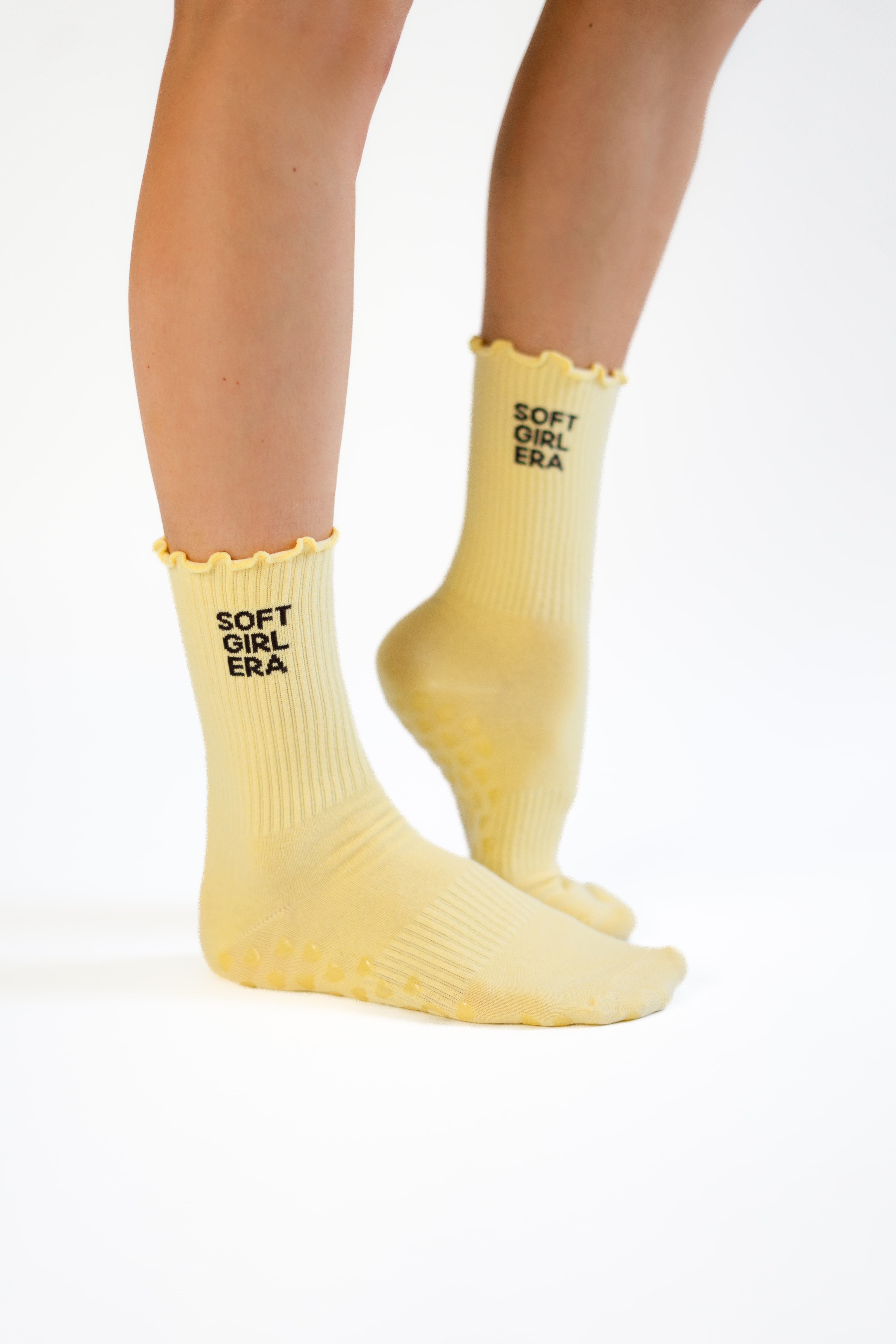 “Soft Girl Era” – Pilates Grip-Socken