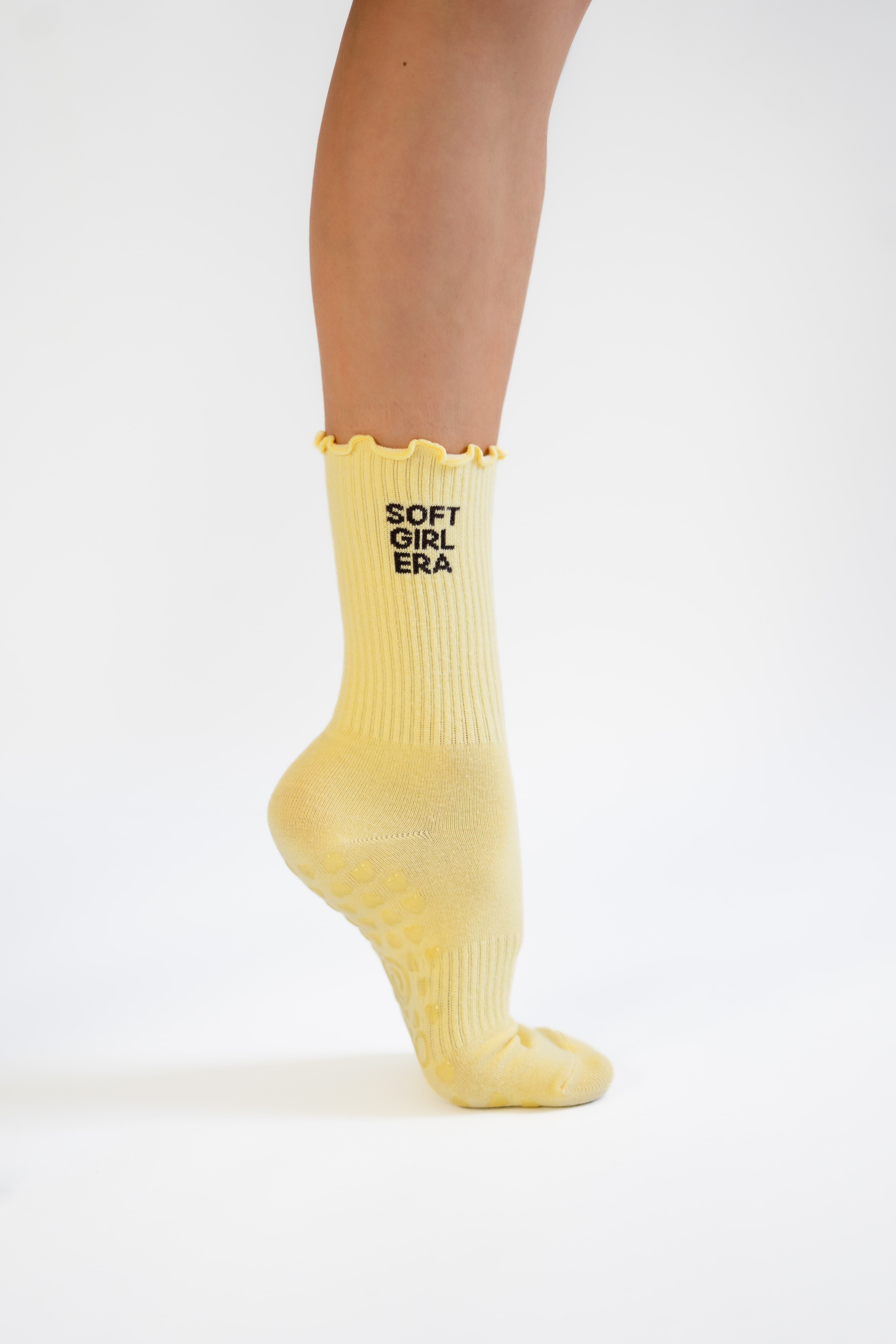 “Soft Girl Era” – Pilates Grip-Socken