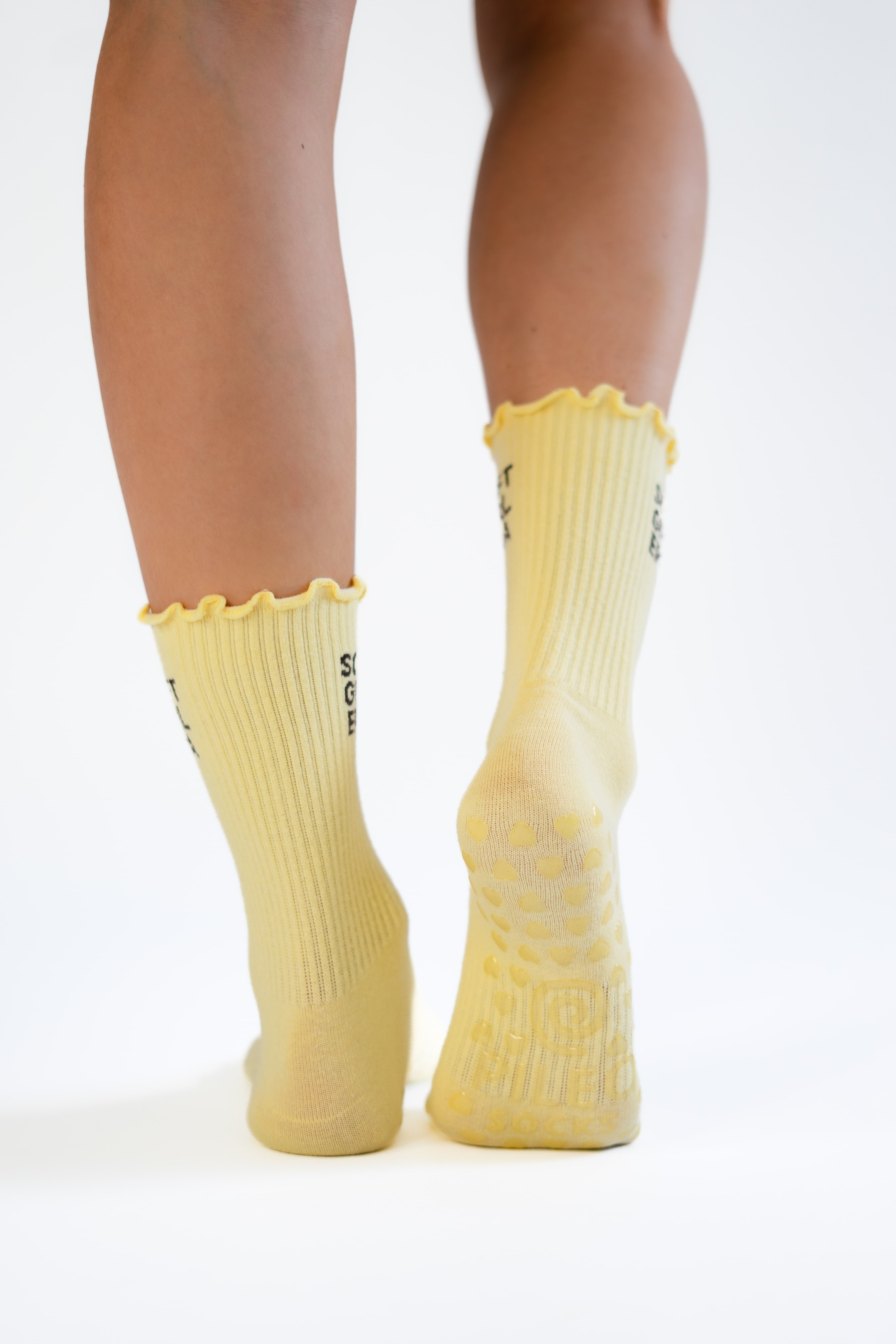 “Soft Girl Era” – Pilates Grip-Socken
